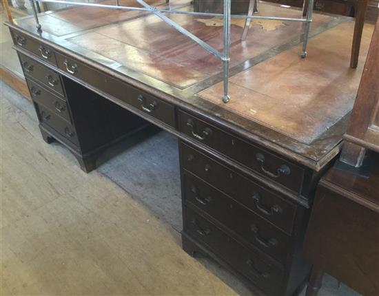 Reproduction mahogany partners desk(-)